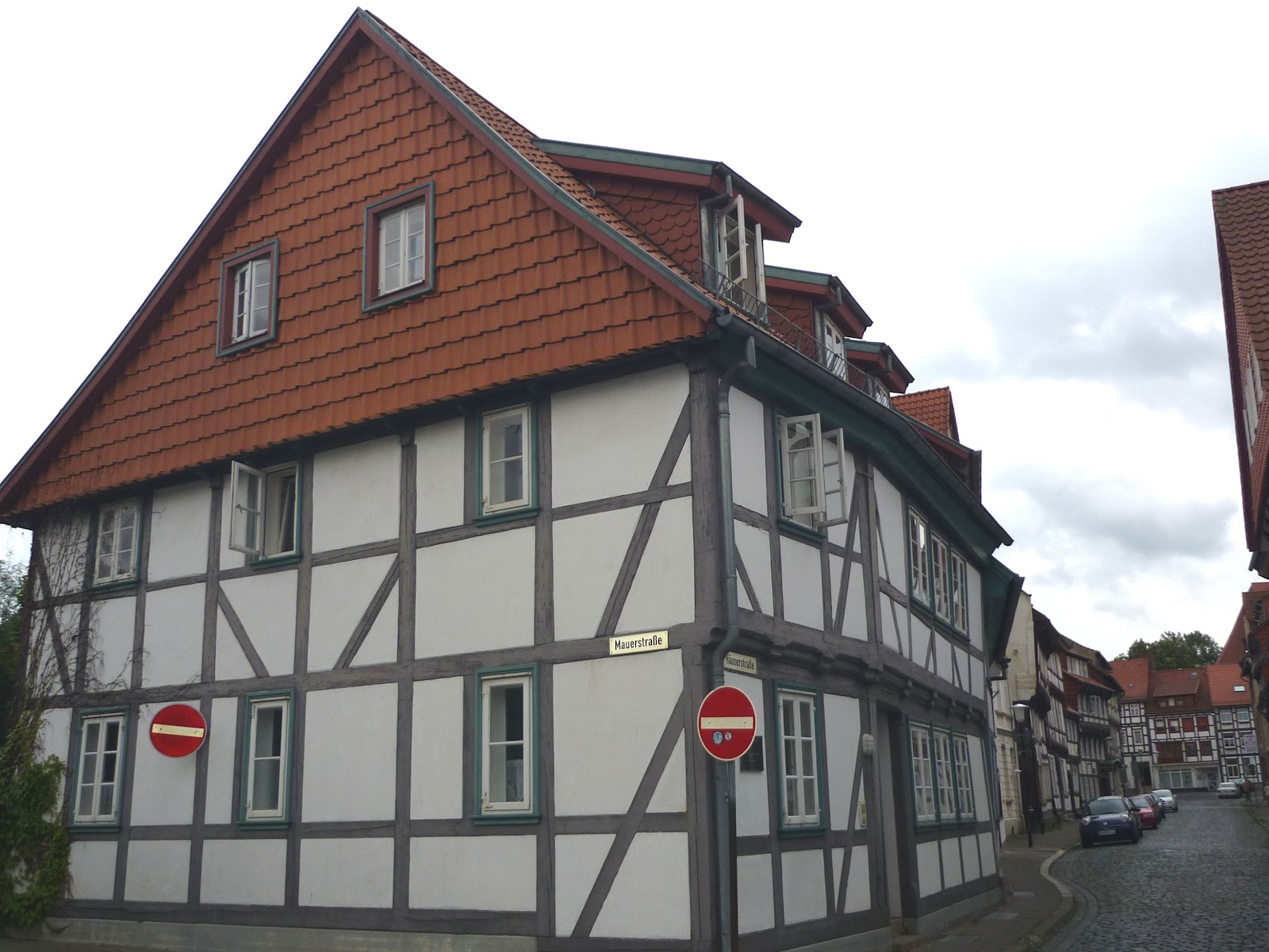 Mauerstraße 30 - Straßenansicht Ecke Häuserstraße